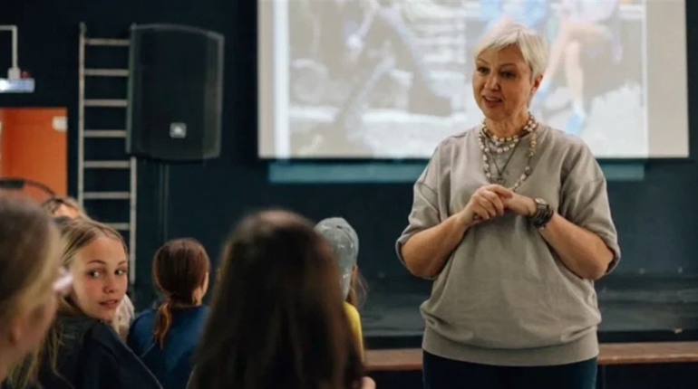 На ТОТ Херсонщини окупанти використовують дівчат для "відродження імперських традицій"