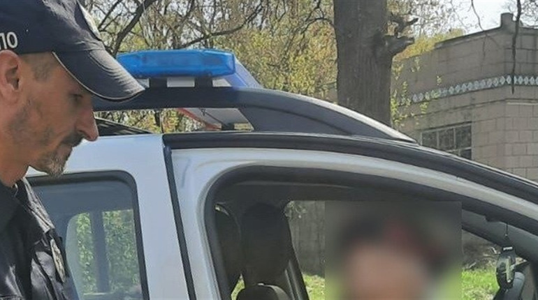 На Шосткинщині поліцейський офіцер громади розшукав літню жінку, яка заблукала