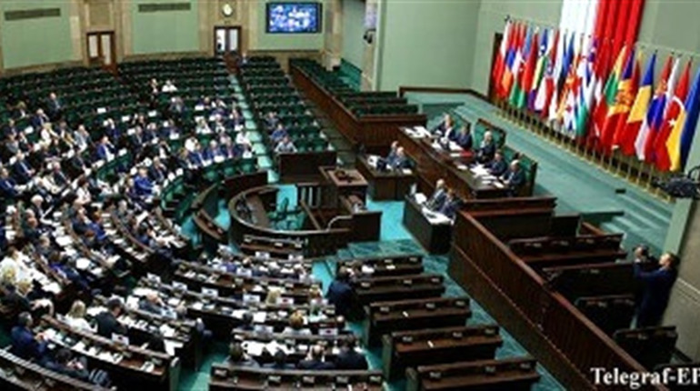 Сенат Польщі ухвалив новий закон про допомогу українцям – що він передбачає