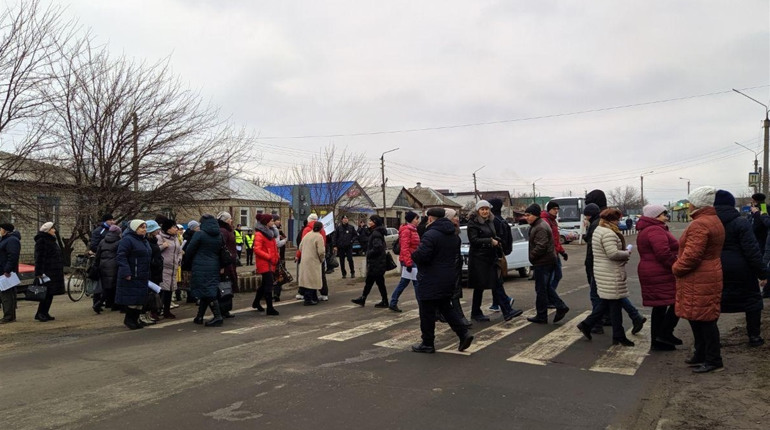 У Сватовому і ще двох містах Луганщини представники профспілок перекривали дороги. Чому протестували