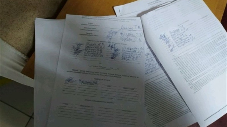Поспішили: на виборчій дільниці у Сарнах завчасно підписали протоколи