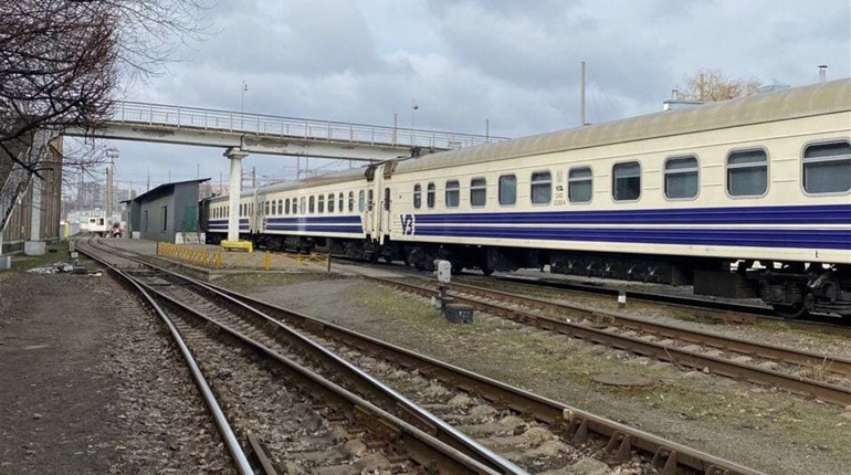Від 3 червня 2021 року курсуватиме потяг, що поєднає рідне місто Володимира Зеленського і Генічеськ