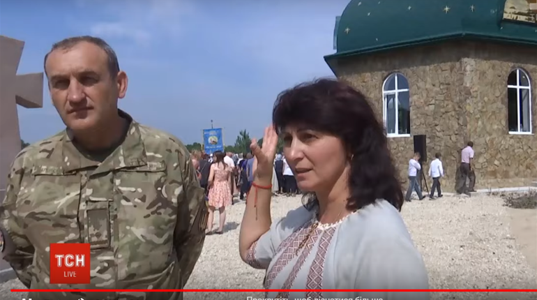 Біля каплиці-пантеону освятили пам’ятник загиблим військовим: що було в небі (відео ТСН)