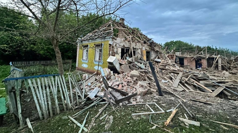 Ворожа атака на Сумщину: загиблий та поранена внаслідок удару дрона по житловому будинку (відео)