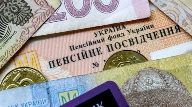 Кому підвищать пенсії у жовтні 2022 року та на скільки