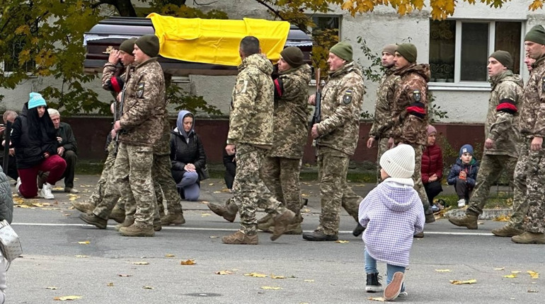 Віддав життя за Україну: Нетішин провів у засвіти Героя Олега Тіхорука