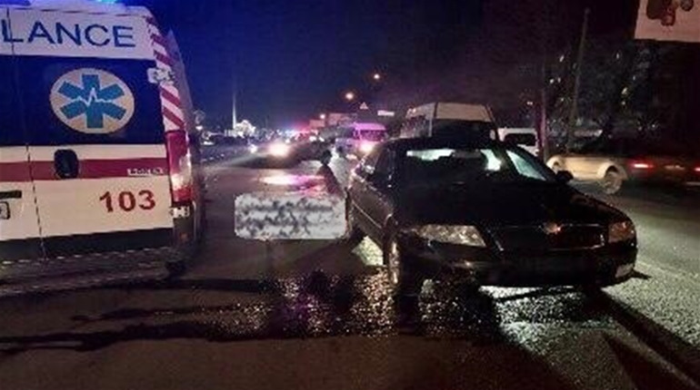 Перебігав дорогу й не добіг: херсонець потрапив одразу під два автомобілі