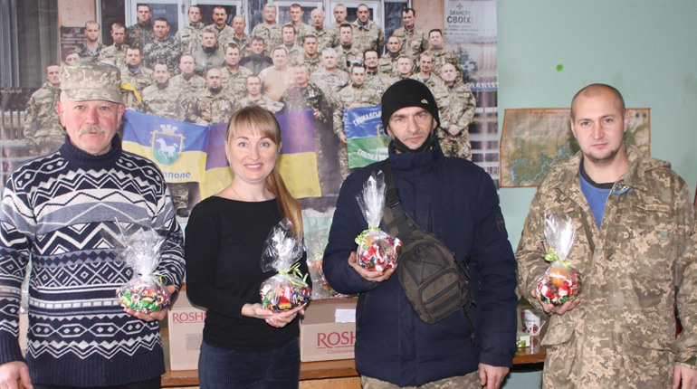 Солодкі пакуночки для дітей учасників ООС та ветеранів АТО від «Європейської солідарності»