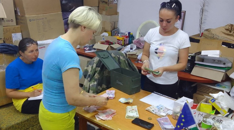 Як южноукраїнці долучаються до народного збору коштів на автівку для допомоги ЗСУ. Дивіться ФОТО