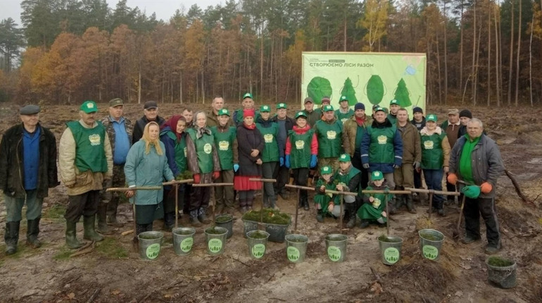 Рафалівське лісництво та небайдужі громадяни стали учасниками акції «Зелена країна»