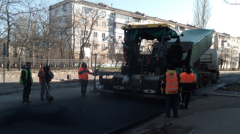 Вулицю Горького асфальтують