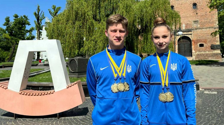 Дрогобицькі акробати привезли три “золота” з чемпіонату України у Вінниці