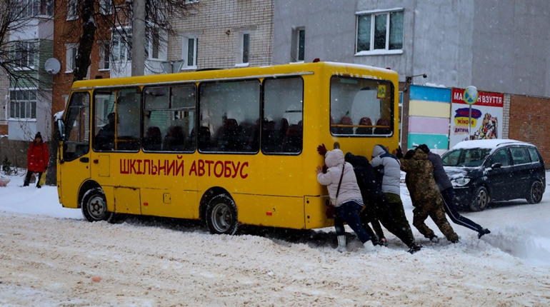 Глухів під час хуртовини. Що відбувалося в місті цього понеділка (ФОТОРЕПОРТАЖ)