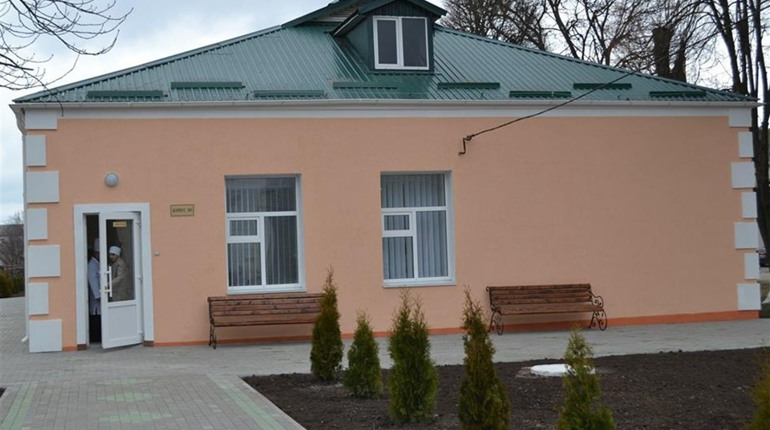 У Старокостянтинівській районній лікарні відкрили відремонтоване інфекційне відділення 
