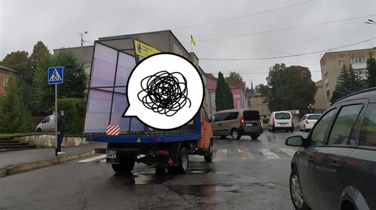У Жмеринці працівники поліції затримали автомобіль з незаконною агітацією