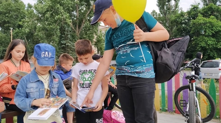 Херсонські бібліотеки провели велодень для дітей: це помітили навіть у національній бібліотеці