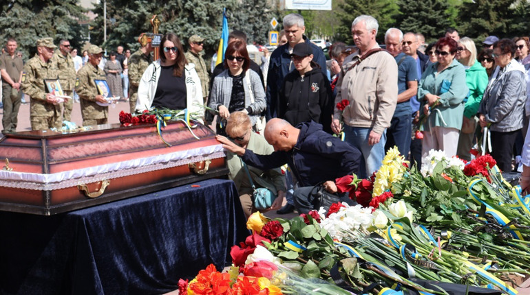В Южноукраїнську попрощалися з 34-річним солдатом – Сергієм Сіряком