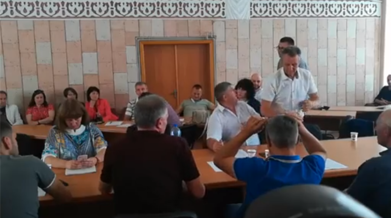 На позачерговій сесії Барської міської ради за яблуневий кластер знову не проголосували