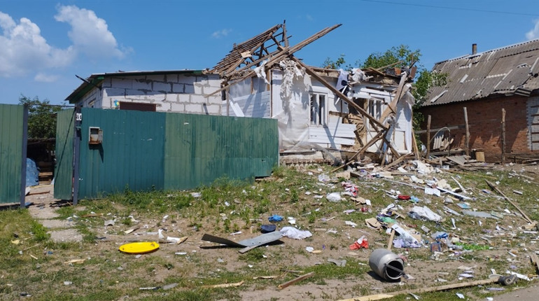У Шосткинському районі через ворожий обстріл поранена літня жінка