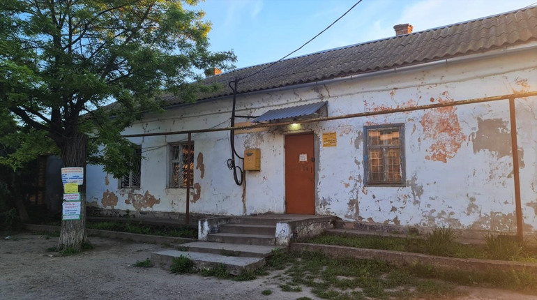 У поштовому відділенні у Маяках обвалилася стеля: чи будуть її ремонтувати