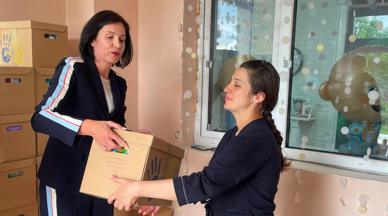 50 “пакунків малюка” з Німеччини отримали породіллі Покровська