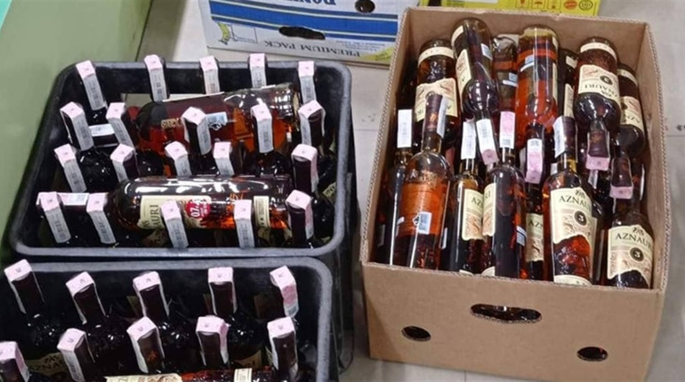 Старокостянтинівські поліцейські виявили магазин, у якому попри заборону продавали алкоголь