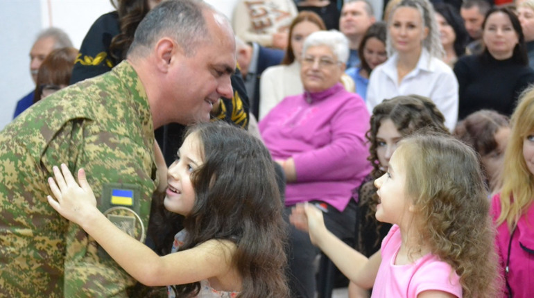 У Південноукраїнську Святому Миколаю благодійники допомагають здійснювати бажання дітей