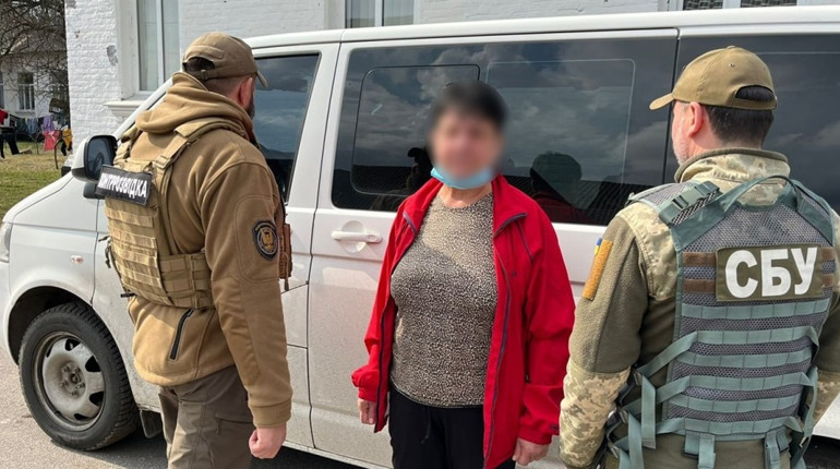 СБУ затримала 58-річну жительку Сумщини, яка наводила авіабомби на Великописарівську громаду