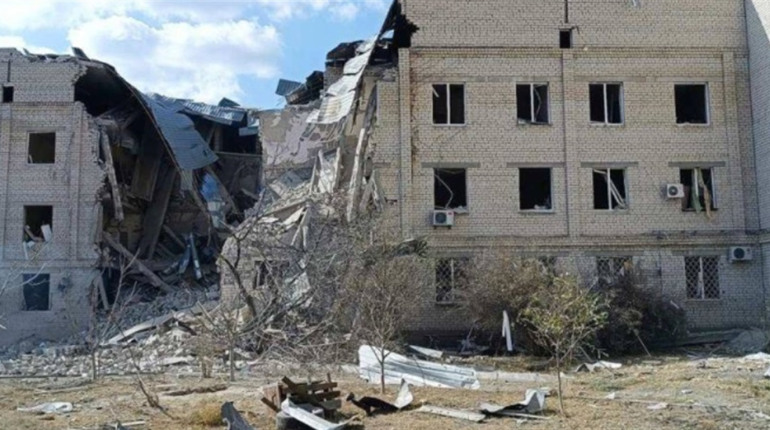 Окупанти авіабомбами знищили лікарню в Бериславі (фото)