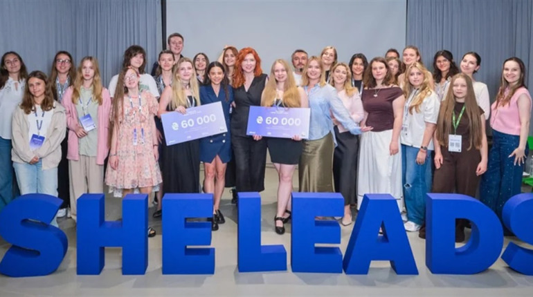 Безкоштовна програма SheLeads для дівчат 16-22 років з STEM-проєктами: що потрібно для участі