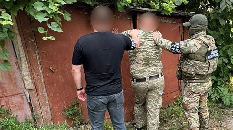 У Кременці затримали чоловіка за продаж авто ввезених в Україну як гуманітарна допомога для ЗСУ