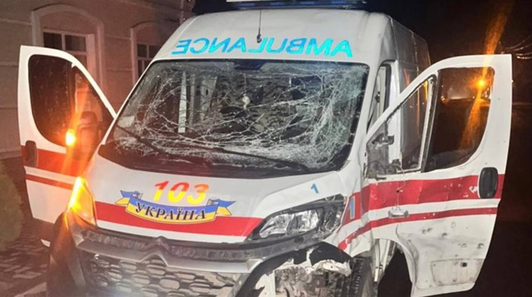 Обстріли Шосткинського району: поранені медики «швидкої» та цивільний водій