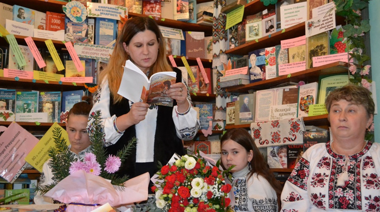 У літературний альманах «Книга з ароматом кави» увійшли твори уродженки села Звиняч