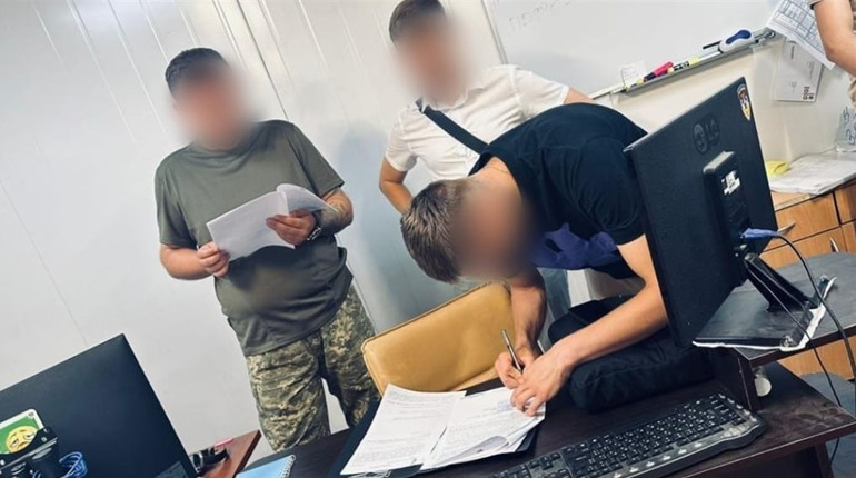 Сучасний Корейко: на Одещині бухгалтер військової частини привласнив 10 млн зарплат захисників