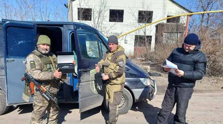 На День добровольця мер Фастова і депутат облради вирушили у зону АТО