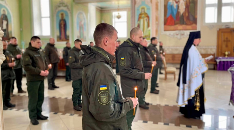 Нетішинські гвардійці згадали загиблих воїнів сил оборони України та помолилися за їхні душі