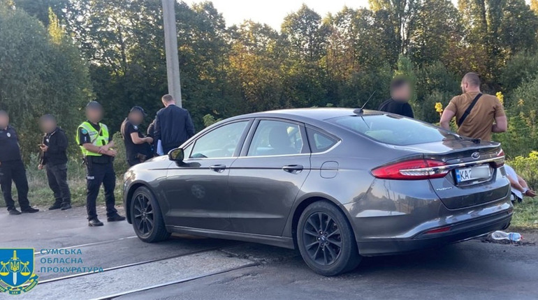 Трьох жителів Києва затримали за крадіжку 74 тисяч з будинку глухівчан