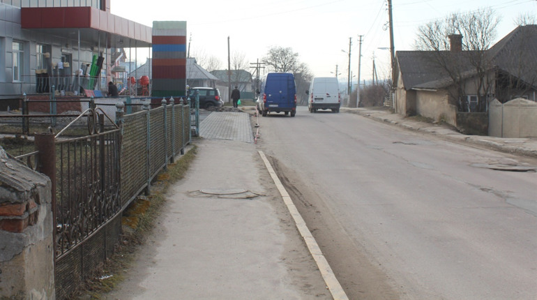 У Городку відремонтують дорогу і побудують автостоянку. Хто і як планує зробити це
