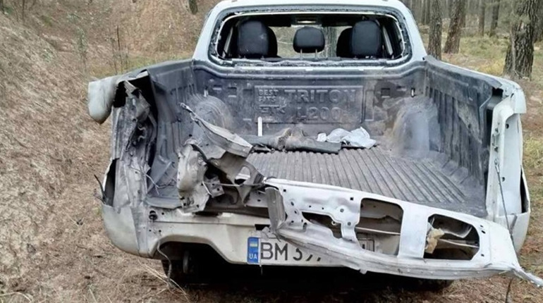 Помічник лісничого постраждав від FPV-дрона: ворог атакував службове авто на Шосткинщині