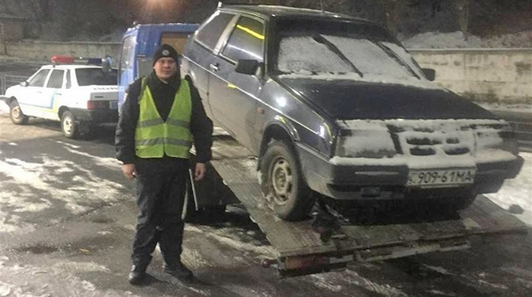 Власник, відгукнися! Невідомий залишив у Жмеринці автівку напризволяще