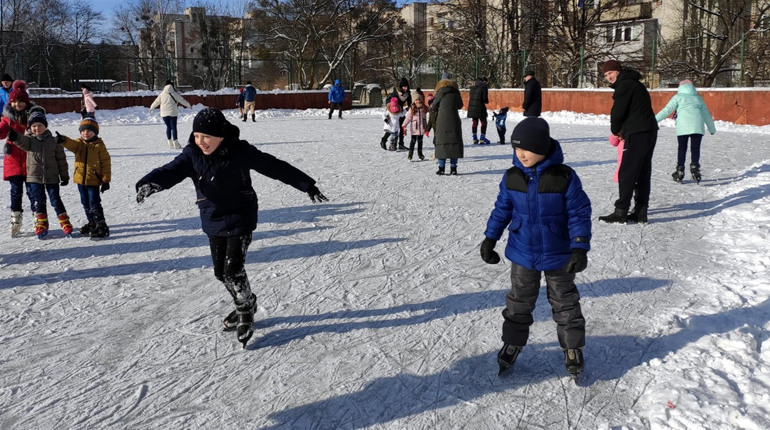 У дитячому містечку Червонограда працює ковзанка