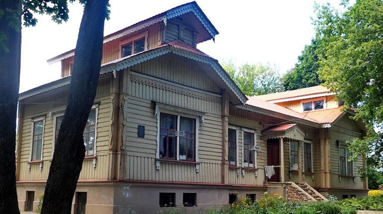 «Планувались на 10 років, а використовуються 150»: історія комплексу земських лікарень Глухова