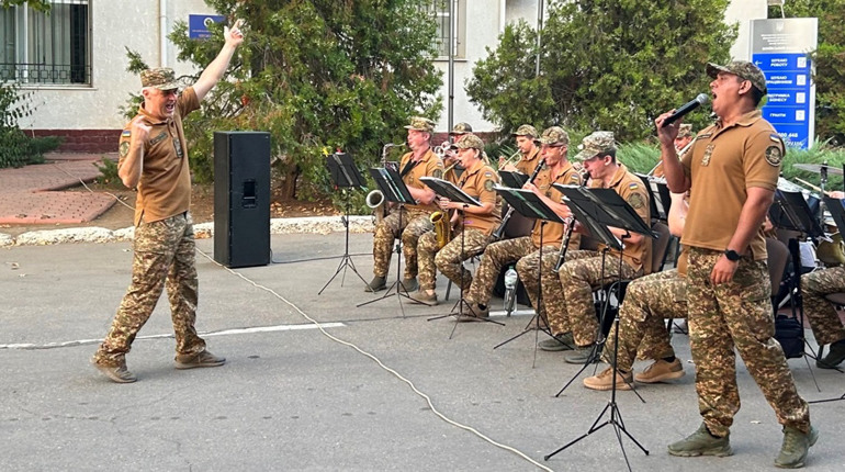 Молодь і військовий оркестр запалили серця на концерті в Біляївці