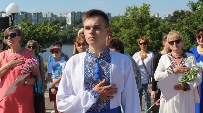 Вшанування героїв, урочистий мітинг, виставка картин і футбол: в Умані відзначили День Незалежності