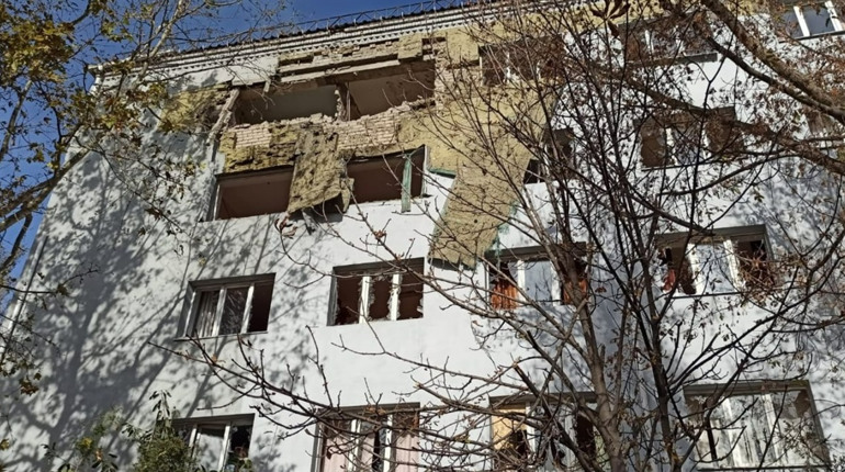 Окупанти вчергове обстріляли Херсон: поранений місцевий житель
