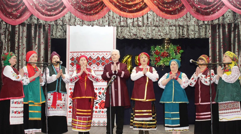 Почути народні колядування запрошує фольклорний ансамбль “Калина”