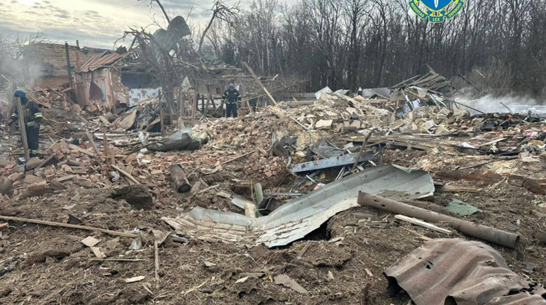 Внаслідок нічного авіаудару по прикордонню Сумщини загинуло подружжя пенсіонерів (відео)