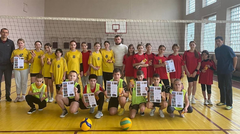 У Глухові відбувся дитячий турнір із волейболу. Хто переміг?