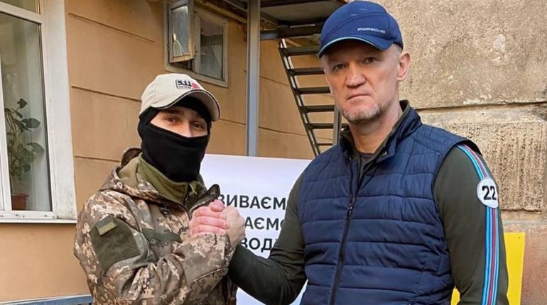 Южненці збирають кошти на бандеромобіль для ЗСУ