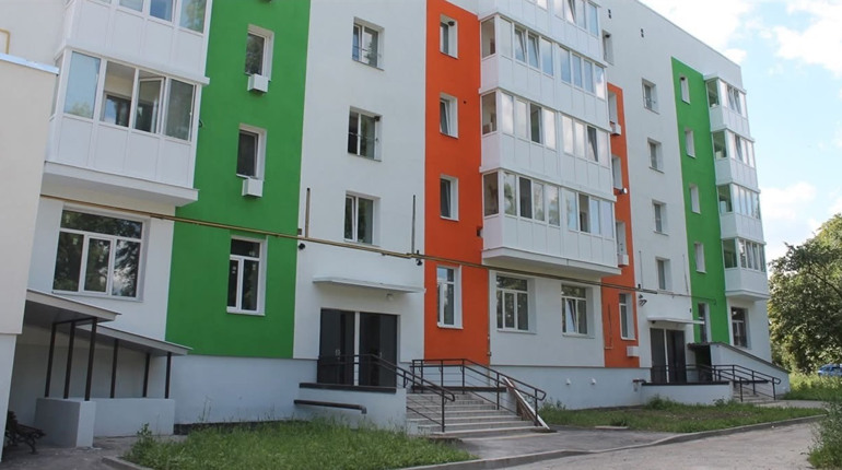 Дім, зруйнований танками: у Тростянці відновлюють житло для 30 родин